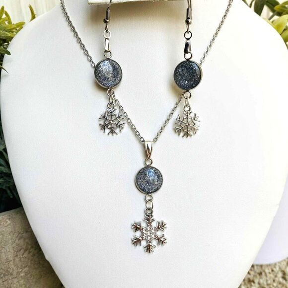 Handmade Jewelry - Handmade Resin Snowflake Winter Necklace & Earrings Set